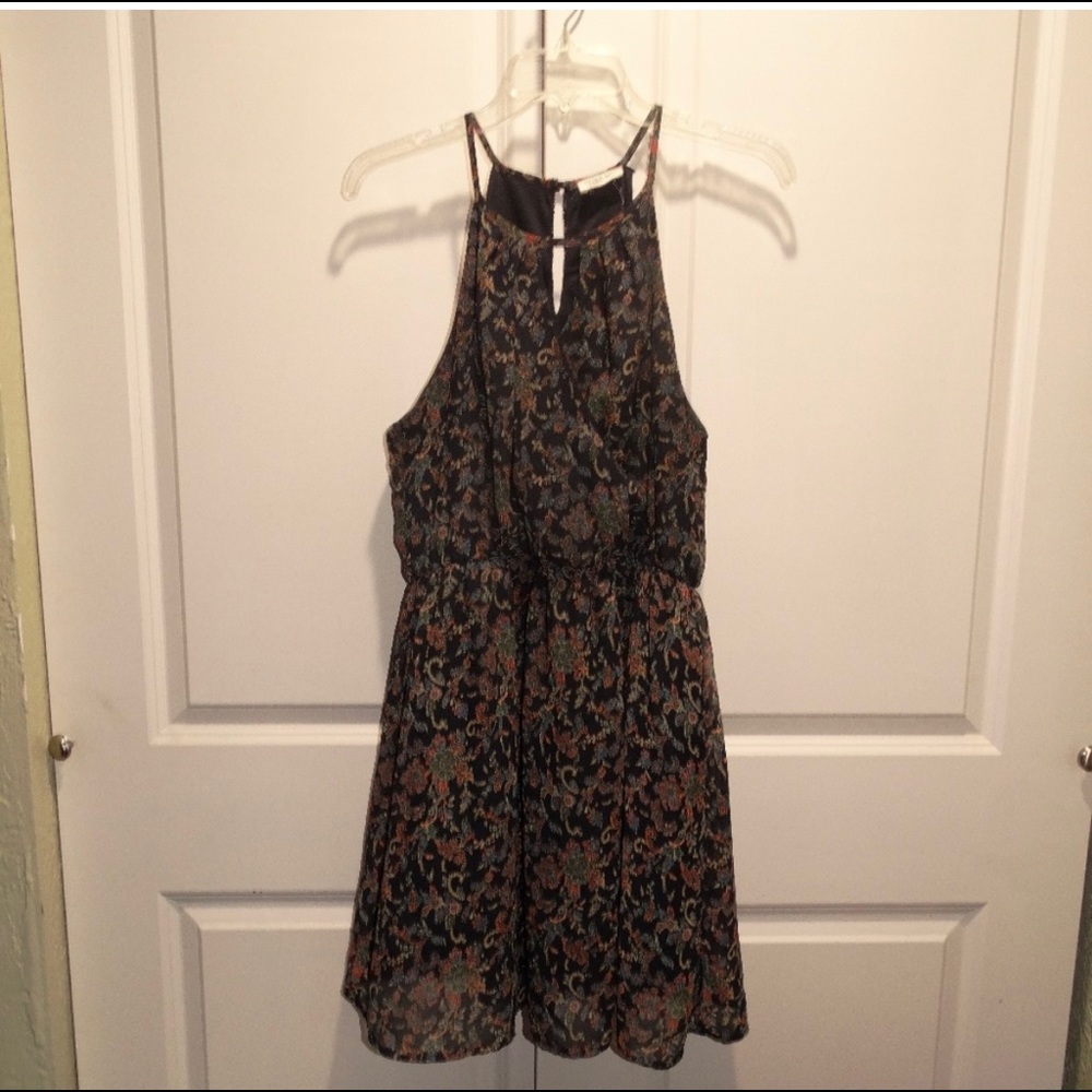 👡 Beautiful paisley printed dress by Sienna Sky